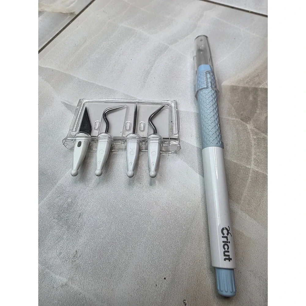Cricut TrueControl Weeding Tool Kit Blue White Handle 4 Interchangeable Tips W3